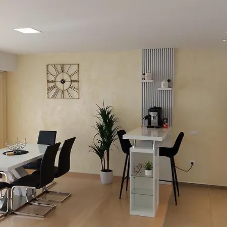 Apartment Leona,