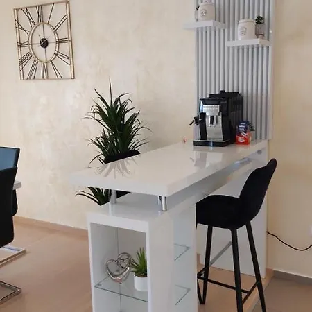 Leona, Apartment Opatija