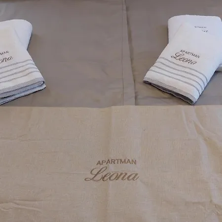 Leona, * Opatija