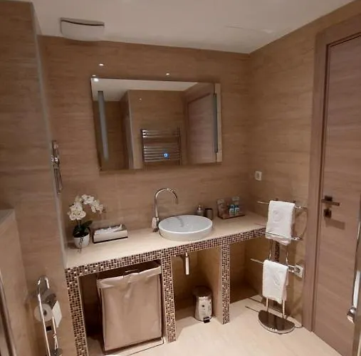 Leona, Apartamento *